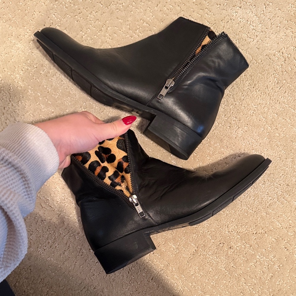 Made in Spain Black Leather Ankle Boots with Leopard Print Fur Lining